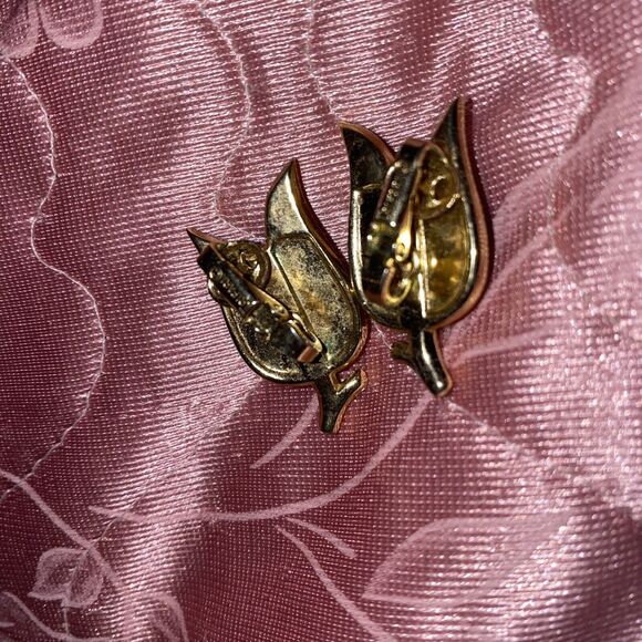 Signed 1950s Crown Trifari Designer Leaf Tulip Earrings Green Gold Tone - Picture 9 of 9